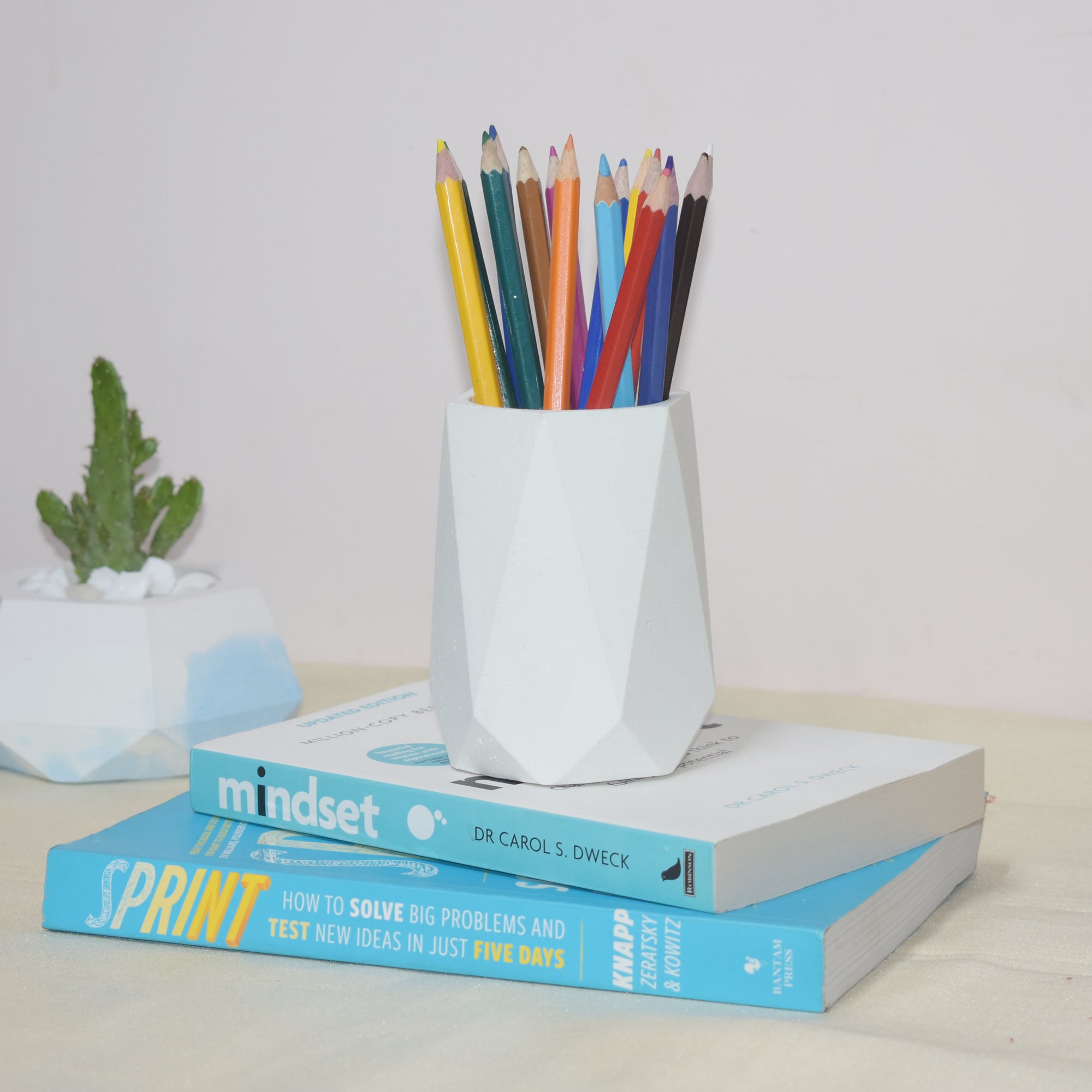 Nova - Concrete Handmade Vase | Pen Holder | MakeUp Brushes Holder